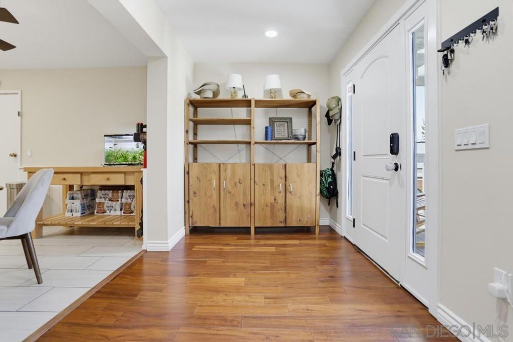 Image 4 of property listing at 14319 Old Community Rd., Poway, CA 92064