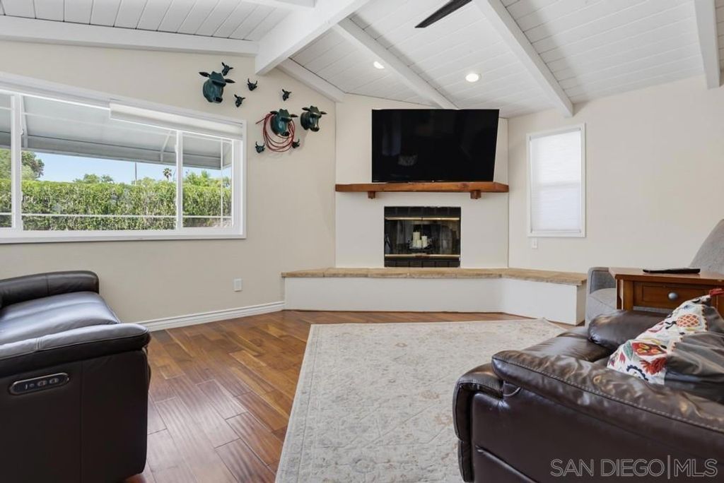 Image 5 of property listing at 14319 Old Community Rd., Poway, CA 92064