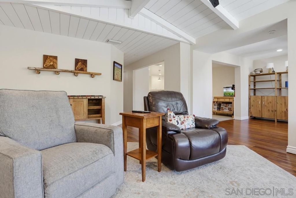 Image 7 of property listing at 14319 Old Community Rd., Poway, CA 92064