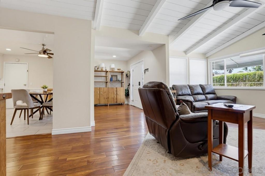 Image 9 of property listing at 14319 Old Community Rd., Poway, CA 92064