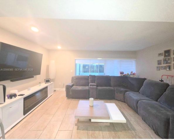 1393 NW 124th Avenue 1393, Pembroke Pines, FL 33026