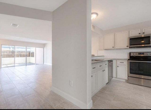 1393 NW 124th Avenue 1393, Pembroke Pines, FL 33026