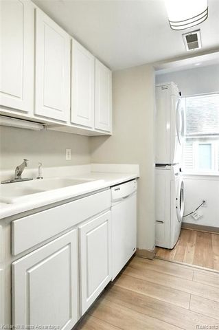 863 Brandon Avenue, Pontiac, MI 48340