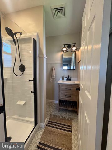 10 POPLAR AVE, Hammonton, NJ 08037