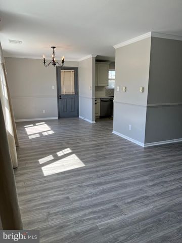 10 POPLAR AVE, Hammonton, NJ 08037