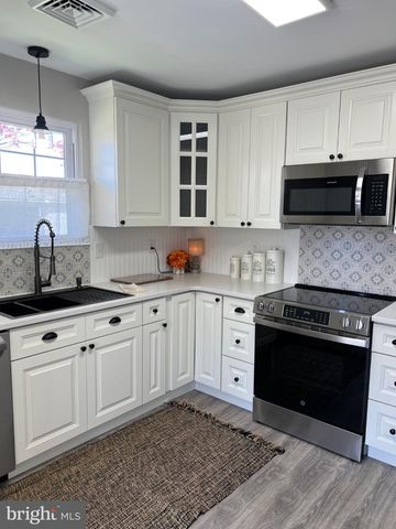 10 POPLAR AVE, Hammonton, NJ 08037