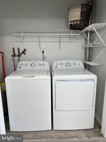 10 POPLAR AVE, Hammonton, NJ 08037