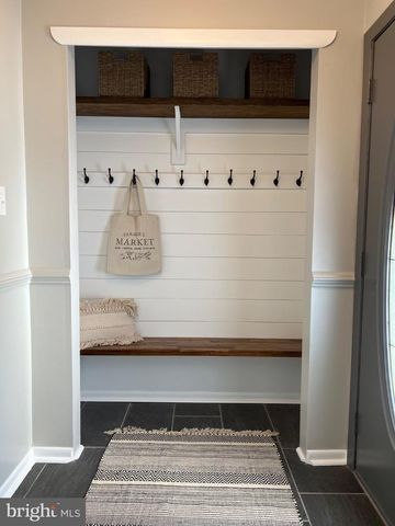 10 POPLAR AVE, Hammonton, NJ 08037