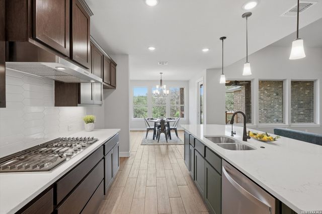 400 SEIBEL WAY, Universal City, TX 78148