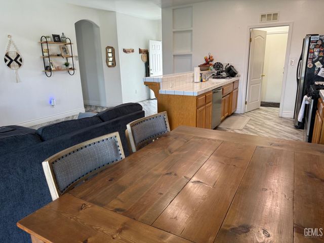 9318 Sentido Drive, Bakersfield, CA 93306