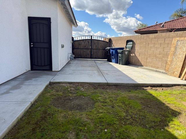 9318 Sentido Drive, Bakersfield, CA 93306