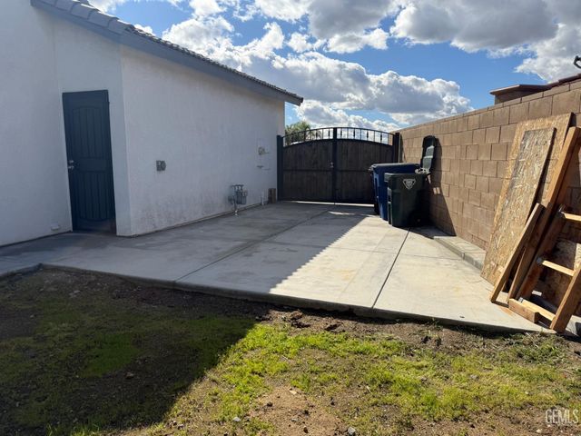 9318 Sentido Drive, Bakersfield, CA 93306