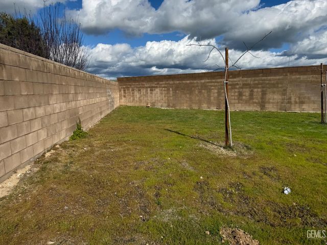 9318 Sentido Drive, Bakersfield, CA 93306