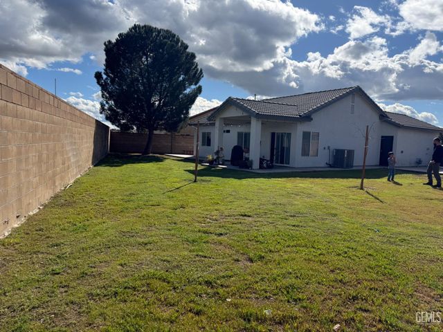 9318 Sentido Drive, Bakersfield, CA 93306