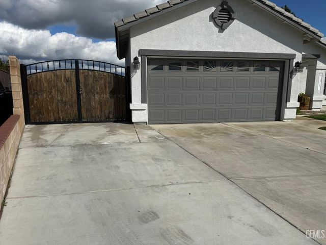 9318 Sentido Drive, Bakersfield, CA 93306