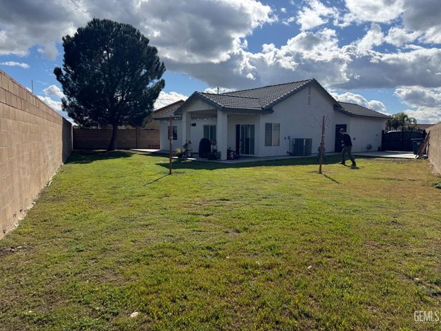 9318 Sentido Drive, Bakersfield, CA 93306