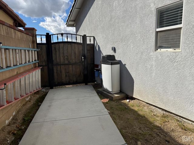 9318 Sentido Drive, Bakersfield, CA 93306