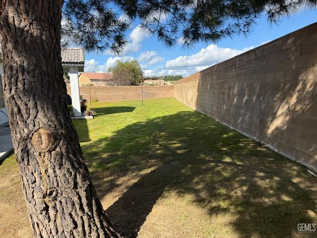 9318 Sentido Drive, Bakersfield, CA 93306