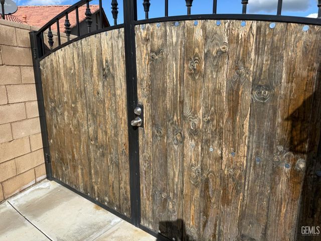 9318 Sentido Drive, Bakersfield, CA 93306