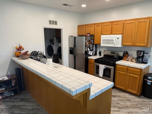 9318 Sentido Drive, Bakersfield, CA 93306