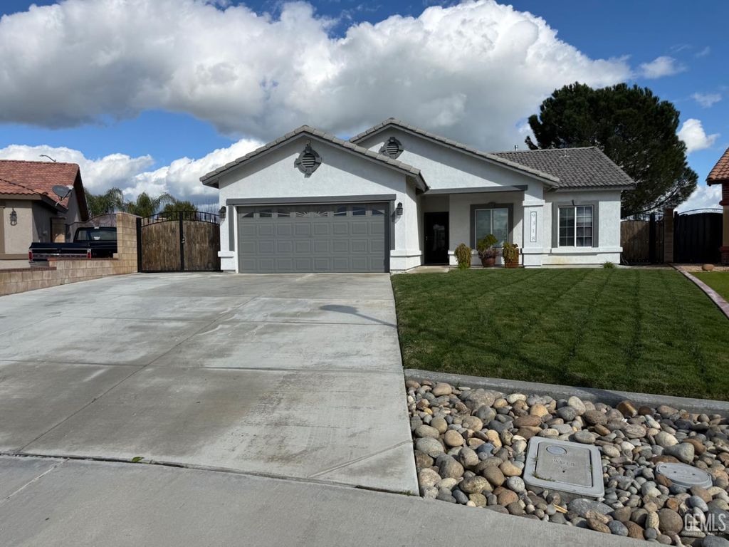 9318 Sentido Drive, Bakersfield, CA 93306