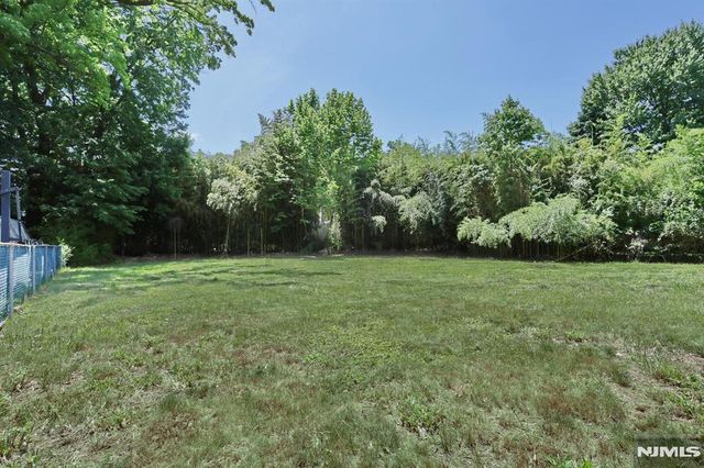 48 Momar Drive, Bergenfield, NJ 07621
