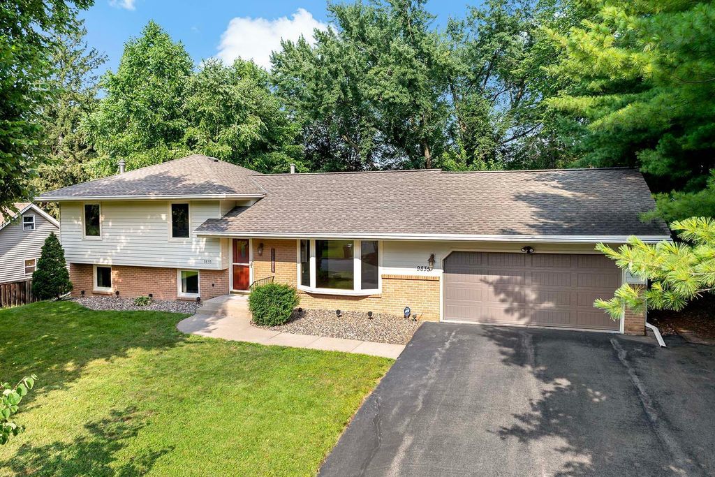 9835 Brookside Avenue, Bloomington, MN 55431