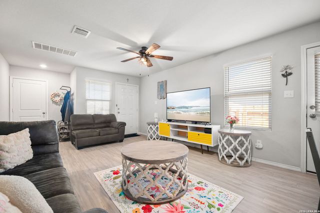 10027 Braun Cloud, San Antonio, TX 78254