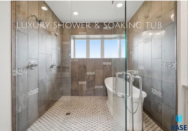 405 E Piping Rock Ln Lane, Sioux Falls, SD 57108