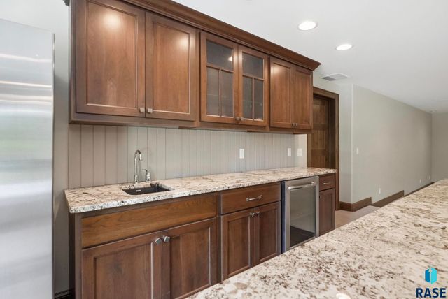 405 E Piping Rock Ln Lane, Sioux Falls, SD 57108