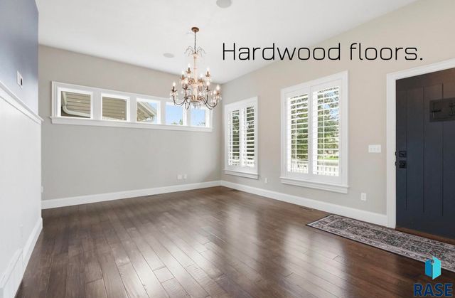 405 E Piping Rock Ln Lane, Sioux Falls, SD 57108