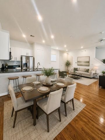 3846 Center Street, Houston, TX 77007
