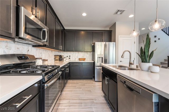 10281 Lodge Pine Avenue, Las Vegas, NV 89166