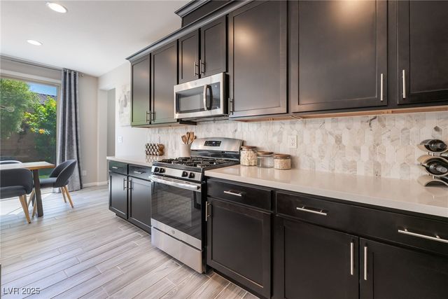 10281 Lodge Pine Avenue, Las Vegas, NV 89166