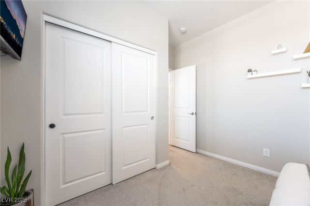 10281 Lodge Pine Avenue, Las Vegas, NV 89166