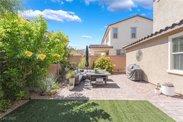 10281 Lodge Pine Avenue, Las Vegas, NV 89166