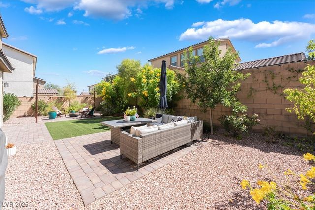 10281 Lodge Pine Avenue, Las Vegas, NV 89166