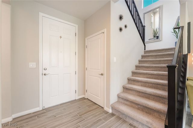 10281 Lodge Pine Avenue, Las Vegas, NV 89166