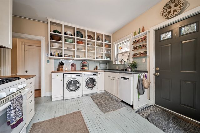 37 John St 2, Chelsea, MA 02150