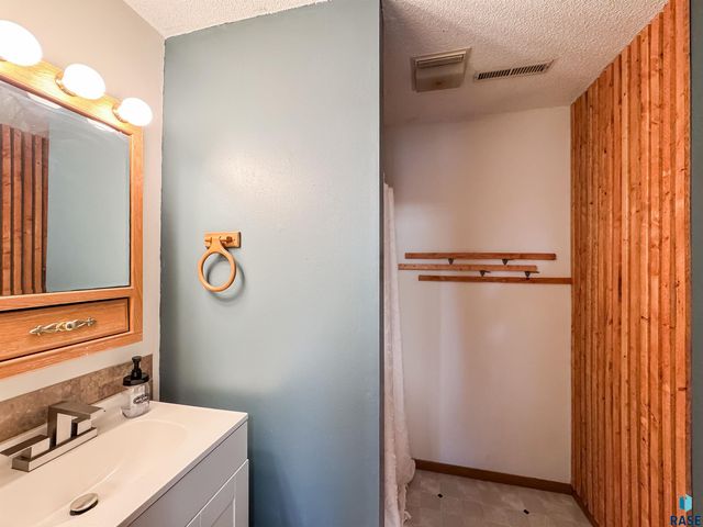 6209 N Western Ave Avenue, Sioux Falls, SD 57107