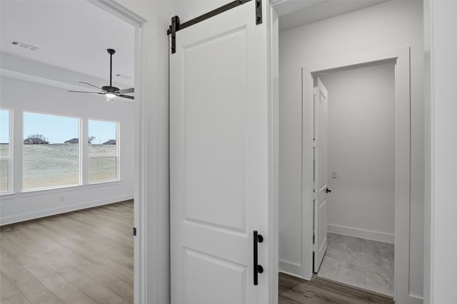 810 Valley Ridge Road, Van Alstyne, TX 75495