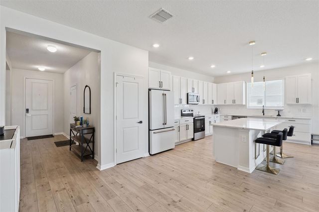 2429 BEGONIA STREET, Mascotte, FL 34753