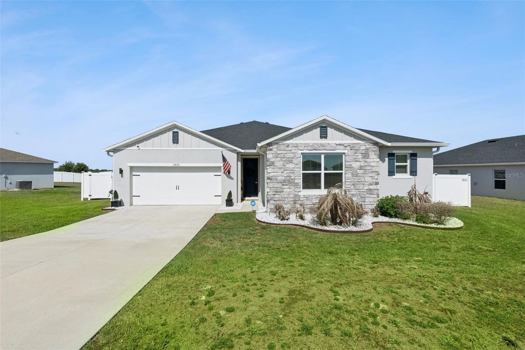 2429 BEGONIA STREET, Mascotte, FL 34753