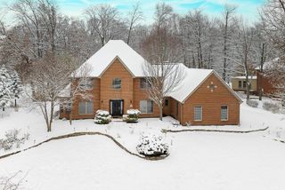 1210 Whispering Meadow Court, New Albany, OH 43054