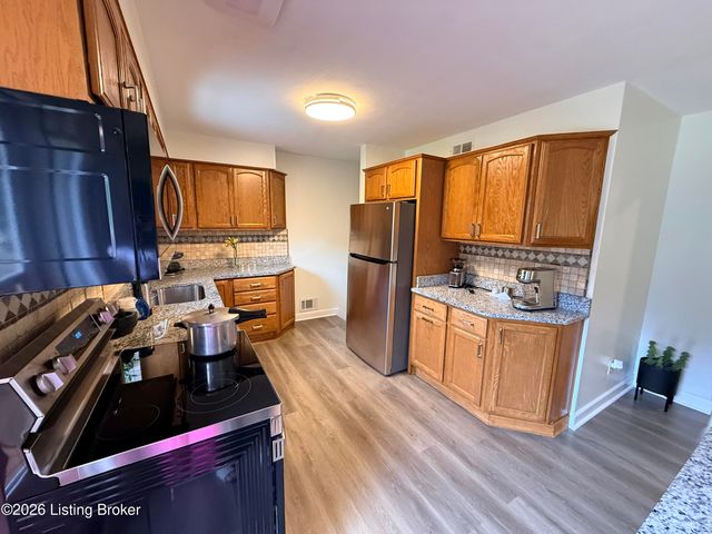 8702 Terry Rd, Louisville, KY 40258