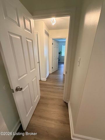8702 Terry Rd, Louisville, KY 40258