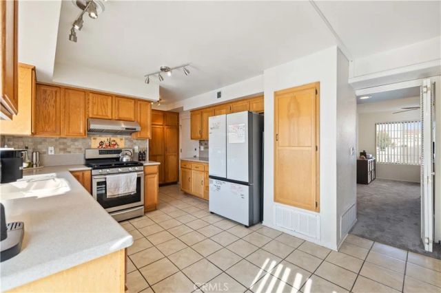 1806 W Avenue P4, Palmdale, CA 93551