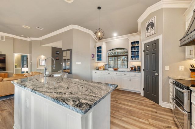 8414 Bronco Buster TRL, Lago Vista, TX 78645