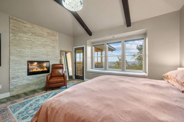 8414 Bronco Buster TRL, Lago Vista, TX 78645