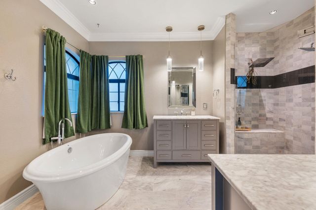 8414 Bronco Buster TRL, Lago Vista, TX 78645